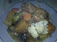 קדרת עוף וירקות שורש בסיר בישול איטי