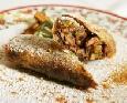 פסטייה מרוקאית: עלי סיגר במילוי מתקתק של נתחי פרגיות אגוזים ,צימוקים ,שקדים וניחוח קינמון