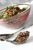 אורז אדום מלא עם עדשים שחורות מונבטות בסגנון הודי
